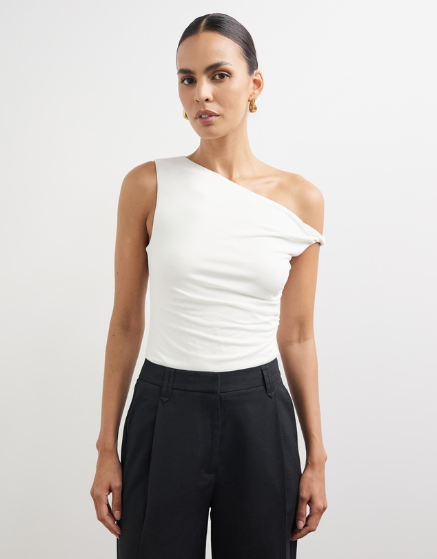 Minima Esenciales - Delphi Twist Off Shoulder Cupro Top