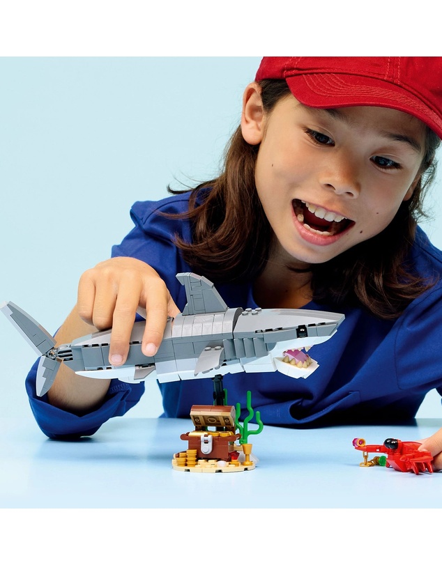 LEGO - 31381 Fierce Shark with a Treasure Chest