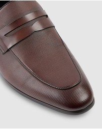 yd. - Beau Textured Loafer