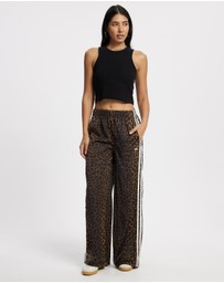adidas Originals - Originals Wide Leg Satin Pants in Leopard