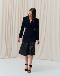 Marella - ICONIC EXCLUSIVE - Emily Ratajkowski - Train Leather Short Trouser