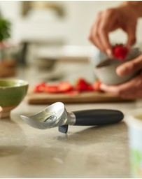 Joseph Joseph - Elevate™ Ice-Cream Scoop with Integrated Tool Rest