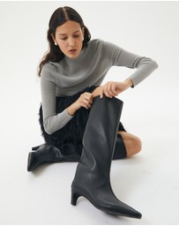 Brie Leon - Gwen Boot