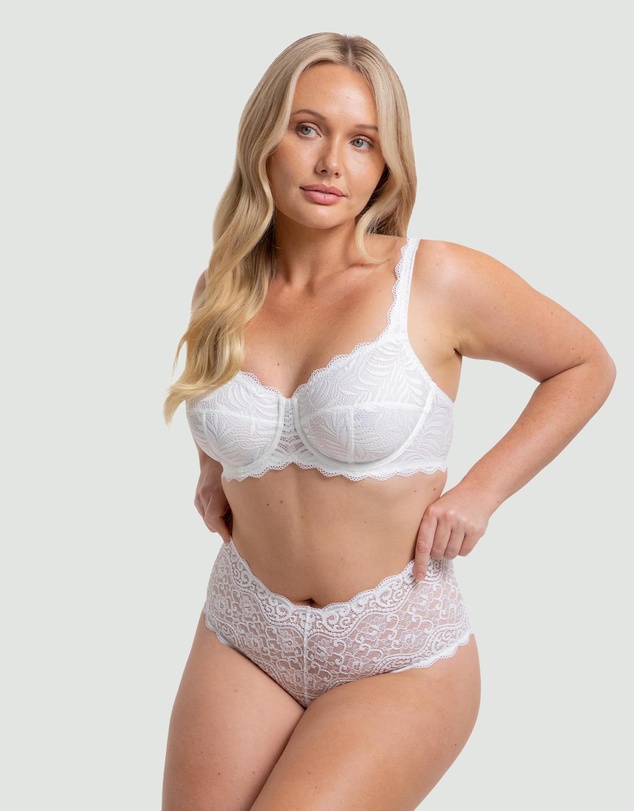 Triumph - Essential Lace Balconette Bra