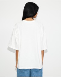 Dazie - Girl Essentials Oversized Graphic Tee