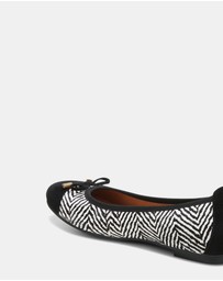 Vionic - Minna Ballet Flat - Black/White