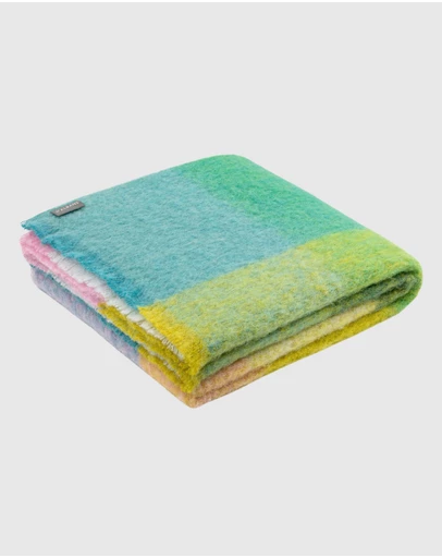 St Albans - Alpaca Throw Sassy
