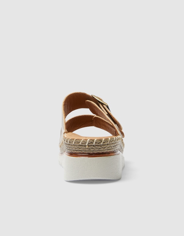 Wide Steps - Hutch