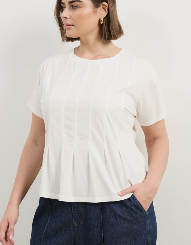 Atmos&Here Curvy - Boxy Pin Tuck T-Shirt