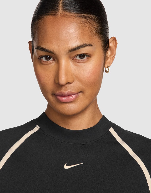 Nike - Nike Sportswear Street LS Body Bold Crop Top