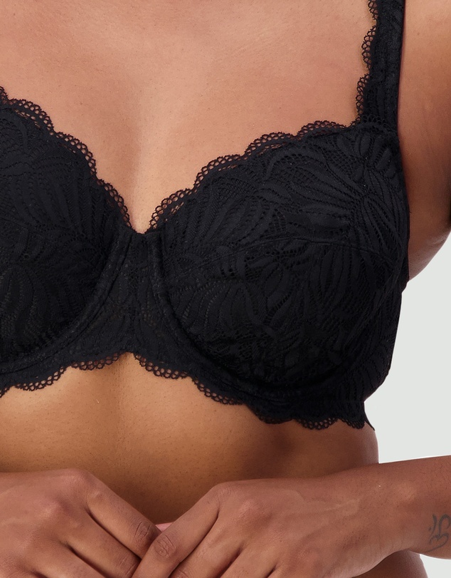 Triumph - Essential Lace Balconette Bra