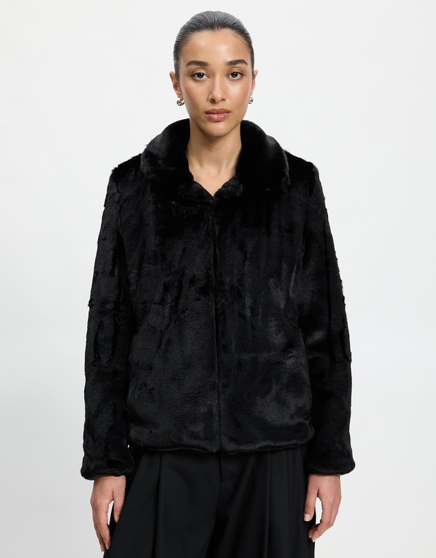 Lindsay Nicholas New York - Short Faux Fur Coat