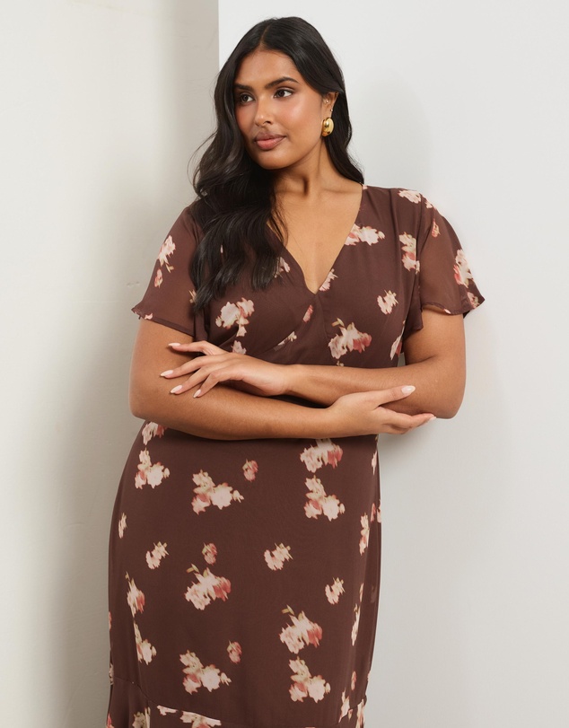 Atmos&Here Curvy - Tasha Flutter Sleeve Maxi Dress