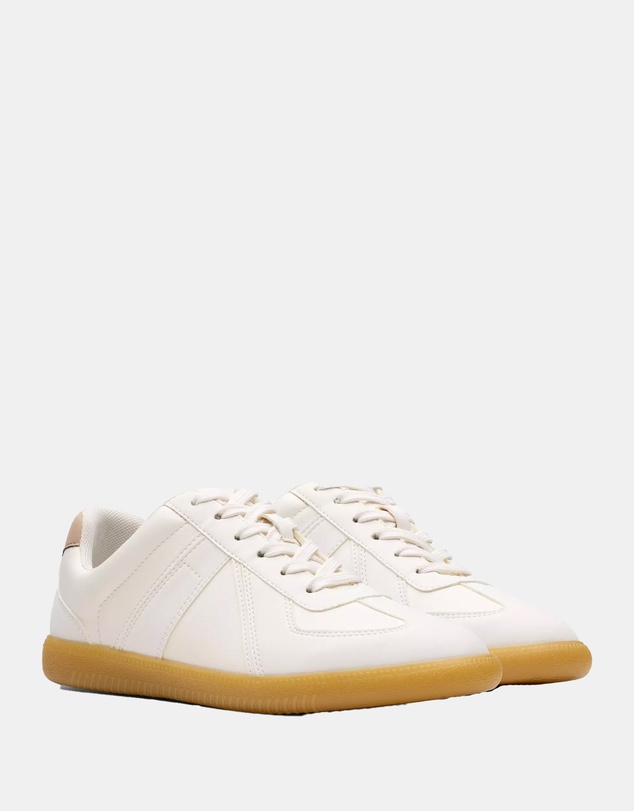 Clarks - Nykole Step White