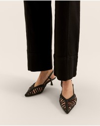 Review - Amira Heel