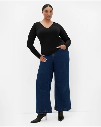 City Chic - Plus size Annie V Neck Top - black