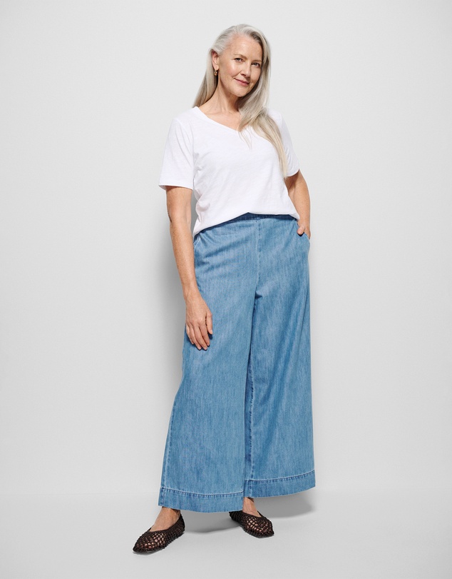 Commonry - Rue V Neck Tee