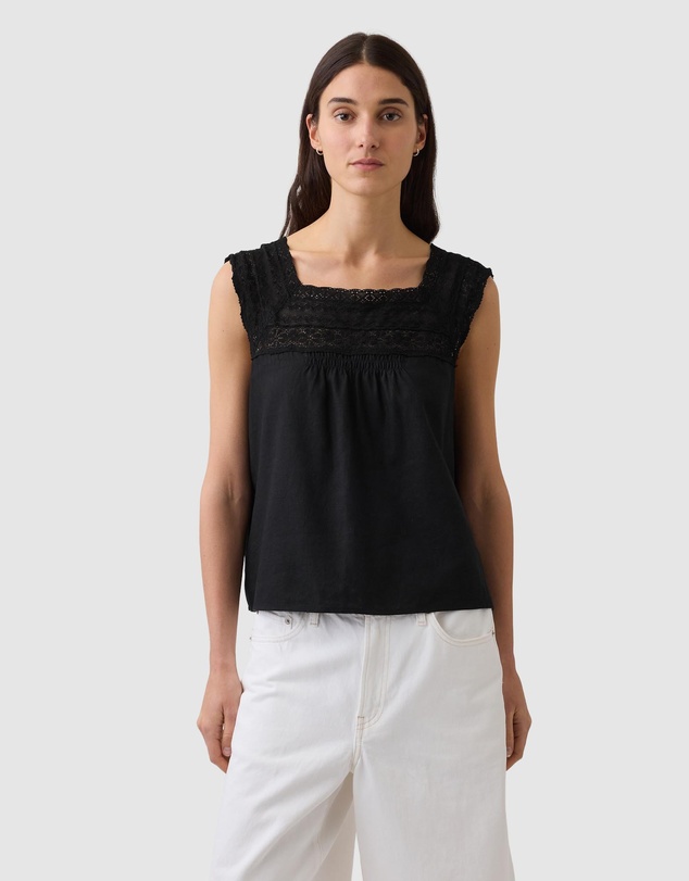 GAP - SS Crochet Square Neck Top