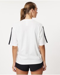 adidas Sportswear - Essentials 3-Stripes Boyfriend Tee
