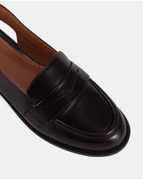 Miss Sofie - Leo Flats
