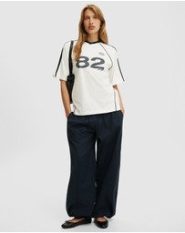 Cotton On - V-Neck Oversized Raglan Graphic Tee