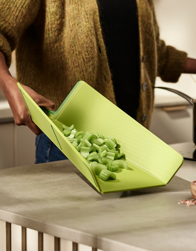 Joseph Joseph - Chop2Pot™ Plus Regular Folding Chopping Board (Green)