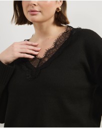 Atmos&Here Curvy - Teo V Neck Knit Jumper With Lace Trim