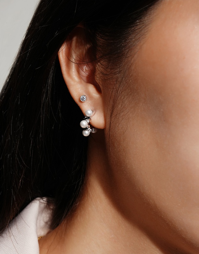 Ania Haie - Two-Tone Sparkling Braided Shell Pearl Huggie Earrings