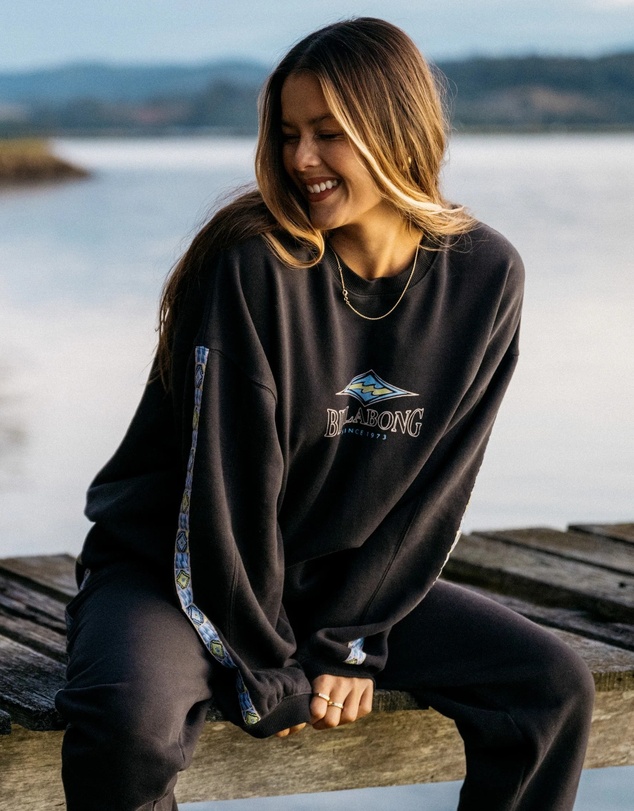 Billabong - Womens Swipe Right Crew Neck