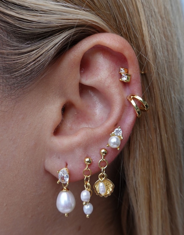 Izoa - Millie Pearl Stud Earrings