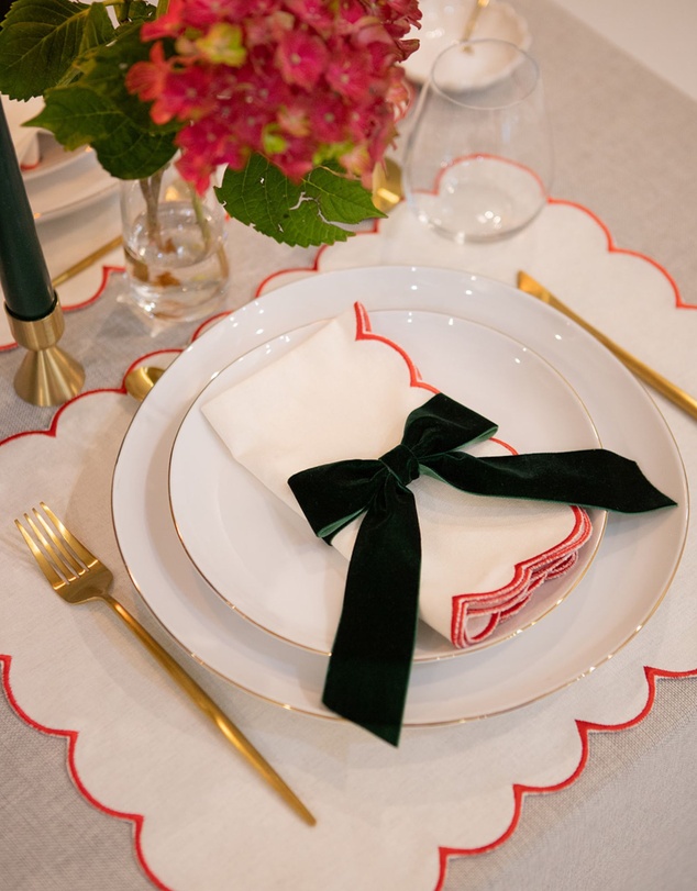 Tablescaped - Festive Season - Set of 4 Green Velvet Bow Napkin Rings