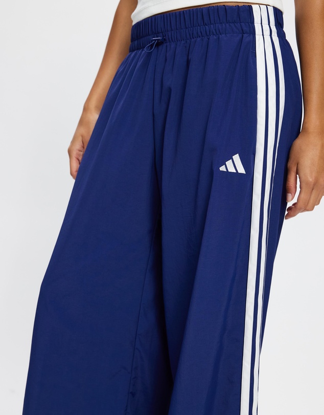 adidas Sportswear - Essentials 3-Stripes Lifestyle Woven Parachute Pants