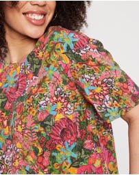 The Social Outfit - Silk Tee - Fairfield Bloom