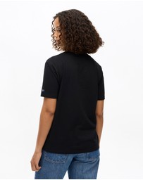 Superdry - Loose Logo Tee