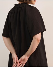 Atmos&Here Curvy - Amina Linen Blend A-Line Mini Dress with Butterfly Sleeve
