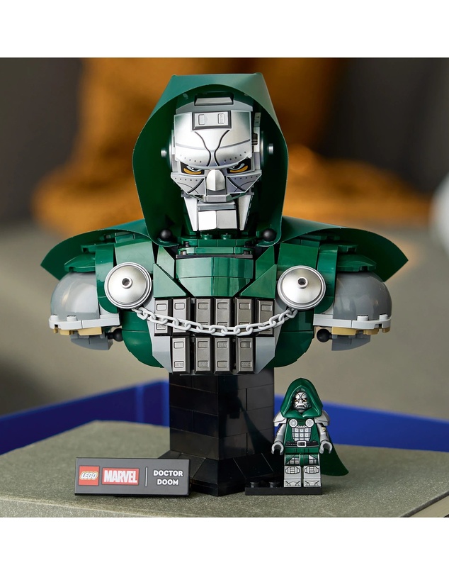 LEGO - 76345 Doctor Doom Bust
