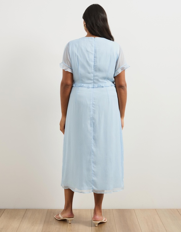Atmos&Here Curvy - Floral Short Sleeve Midi Dress With Ruffle Detail