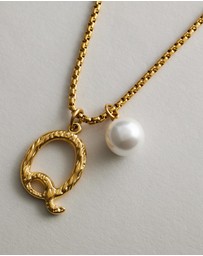 Zahar - Pearl Letter Q Necklace