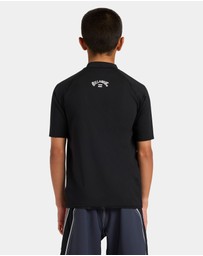 Billabong - Boys 8 to 16 Boys All Day Arch Regular Fit Short Sleeve Rashguard