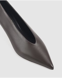Siren - Flynn Point Toe Pumps