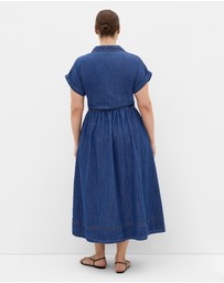 City Chic - Plus size Eleni Denim Midi Dress - mid wash