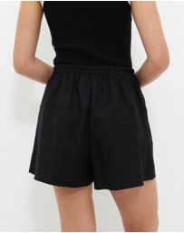Calli - Seamed Shorts