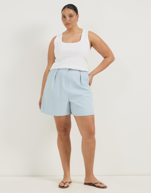 Atmos&Here Curvy - Clara Pleated Tailored Long-Line Shorts