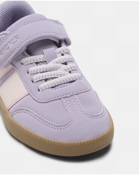 Kicks - Kennedy