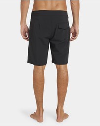 RVCA - Mens VA Trunk Print 19