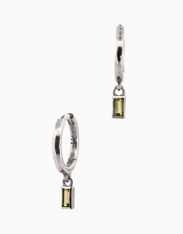 SUE THE BOY - Peridot Baguette Huggie