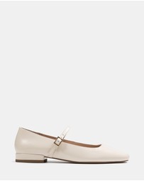 Wittner - Aria Crinkle Patent Leather Mary Janes