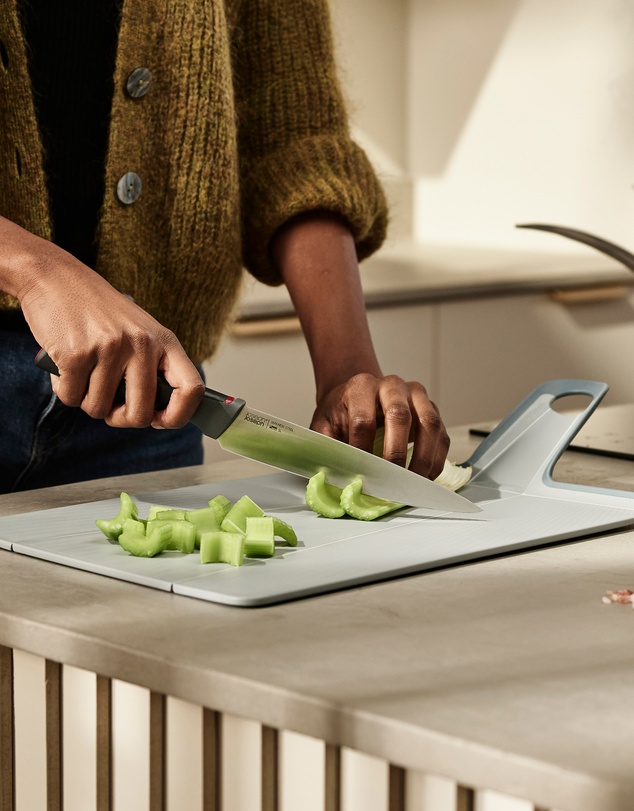 Joseph Joseph - Chop2Pot™ Plus Large Folding Chopping Board (Pale Blue)
