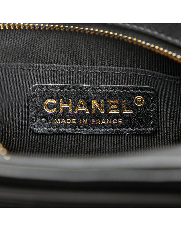 Pre-Loved by Azura Reborn - Pre-Loved chanel Elegant Shoulder Bag with Embossed Detail and Chain Accent