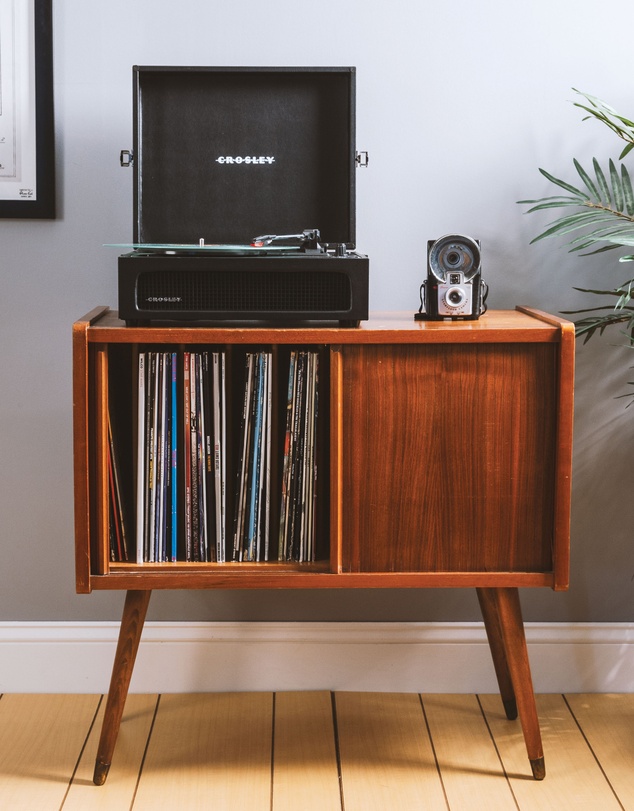 Crosley - Crosley Voyager Bluetooth Portable Turntable + Crosley Asheville Stand Bundle - Black